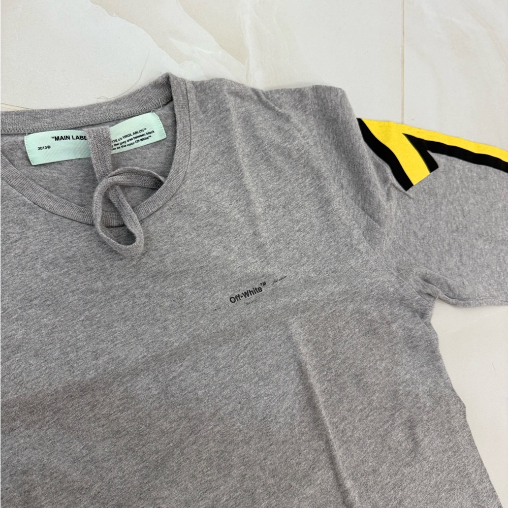 Off-White Gray Graphic Tee - image 3